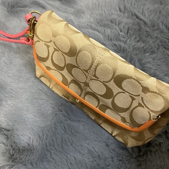 Coach Wrist Bag - Picture 10 of 12